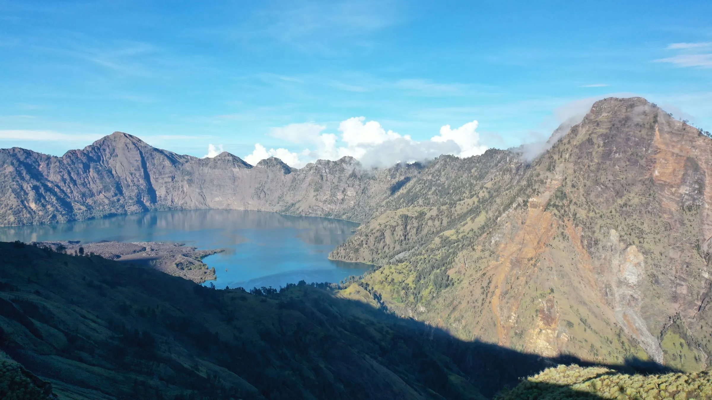 The Samalas caldera seen from the crater rim